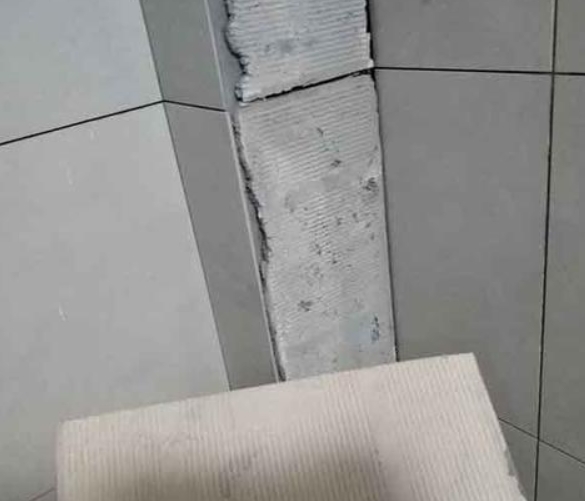 武穴瓷砖空鼓维修公司分享下厨房瓷砖脱落的补救措施。